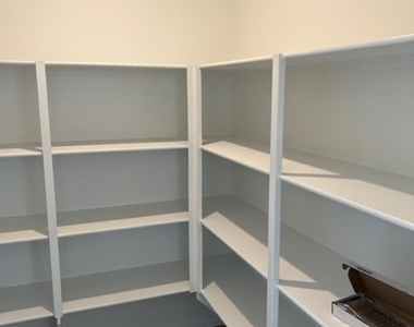 10440 Bagg Avenue - Photo Thumbnail 5