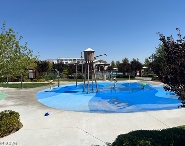 10440 Bagg Avenue - Photo Thumbnail 20