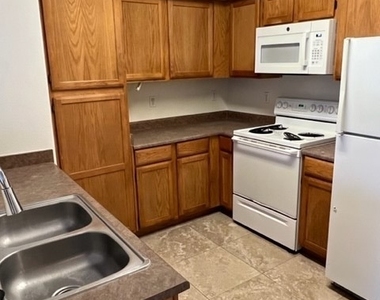 7255 W Sunset Road - Photo Thumbnail 6