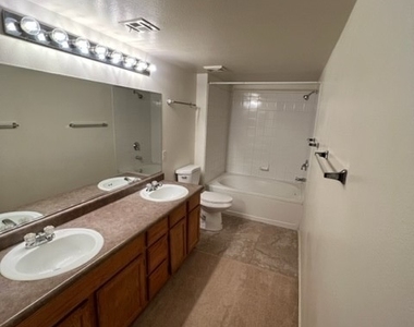 7255 W Sunset Road - Photo Thumbnail 13