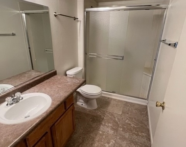 7255 W Sunset Road - Photo Thumbnail 3