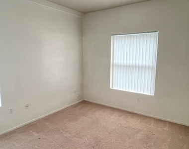 7255 W Sunset Road - Photo Thumbnail 5