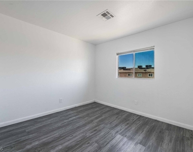 4721 Cessna Avenue - Photo Thumbnail 15