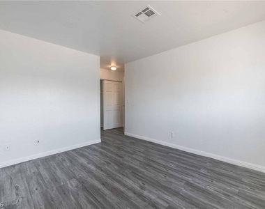 4721 Cessna Avenue - Photo Thumbnail 11