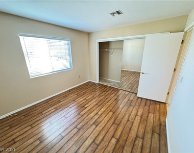 2449 Desert Glen Drive - Photo Thumbnail 19