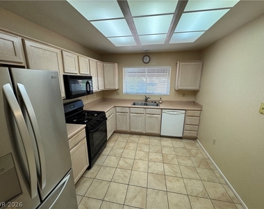 2449 Desert Glen Drive - Photo Thumbnail 13