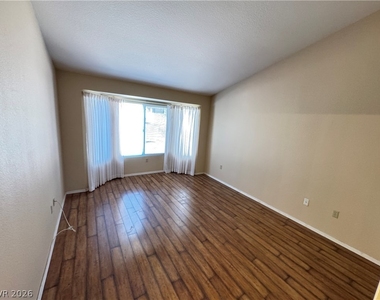 2449 Desert Glen Drive - Photo Thumbnail 20