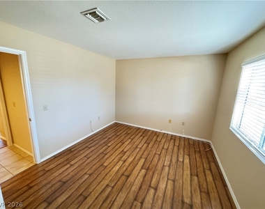 2449 Desert Glen Drive - Photo Thumbnail 18