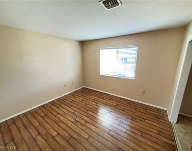2449 Desert Glen Drive - Photo Thumbnail 17