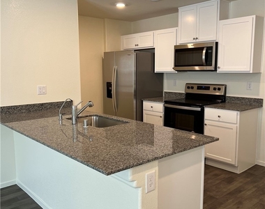 1112 Ruby Sparrow Street - Photo Thumbnail 4