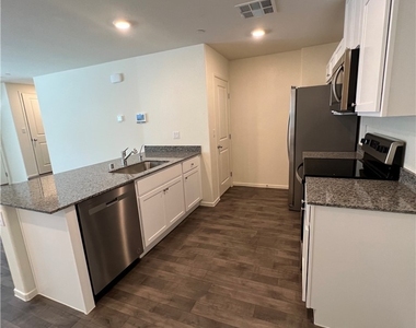1112 Ruby Sparrow Street - Photo Thumbnail 5