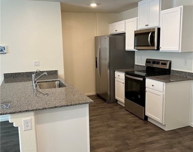 1112 Ruby Sparrow Street - Photo Thumbnail 6