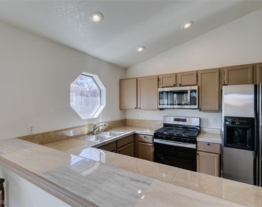 5054 S Rainbow Boulevard - Photo Thumbnail 15