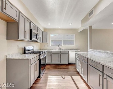 828 Eugene Cernan Street - Photo Thumbnail 4