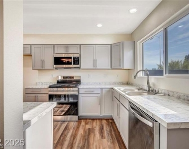 828 Eugene Cernan Street - Photo Thumbnail 3