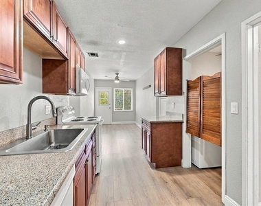 427 S 16th Street - Photo Thumbnail 16
