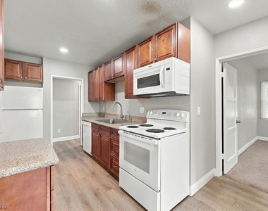 427 S 16th Street - Photo Thumbnail 10