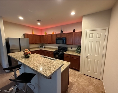 933 Aspen Cliff Drive - Photo Thumbnail 2