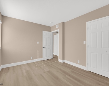 5386 River Glen Drive - Photo Thumbnail 14