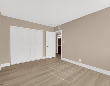 5386 River Glen Drive - Photo Thumbnail 11