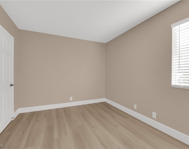 5386 River Glen Drive - Photo Thumbnail 13