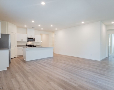 1691 Douglas Creek Street - Photo Thumbnail 12