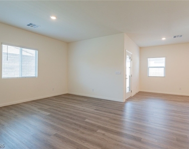 1691 Douglas Creek Street - Photo Thumbnail 18