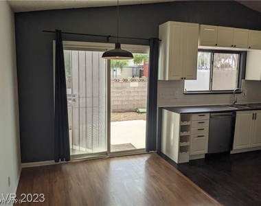 712 Brenner Way - Photo Thumbnail 5