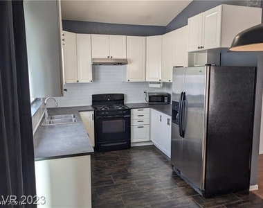 712 Brenner Way - Photo Thumbnail 7