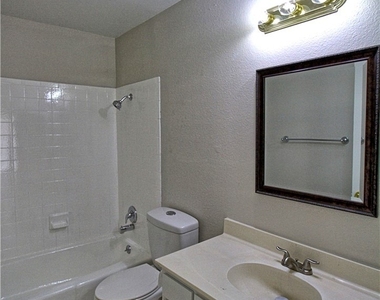 2349 Canfield Drive - Photo Thumbnail 8