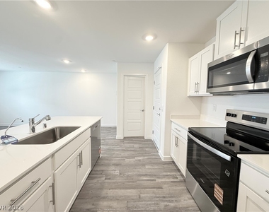 9844 Maple Pass Avenue - Photo Thumbnail 7