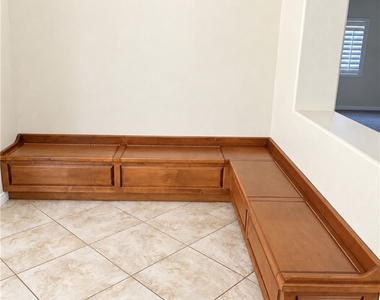 10279 Queensbury Avenue - Photo Thumbnail 9
