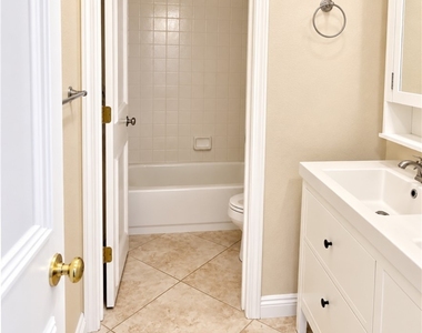 10279 Queensbury Avenue - Photo Thumbnail 12
