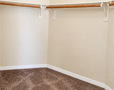 10279 Queensbury Avenue - Photo Thumbnail 19