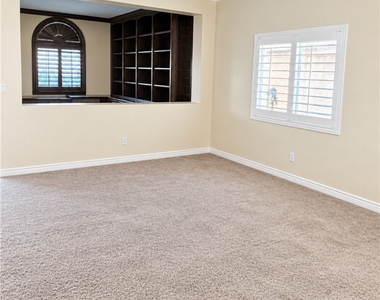 10279 Queensbury Avenue - Photo Thumbnail 10