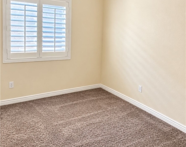 10279 Queensbury Avenue - Photo Thumbnail 13