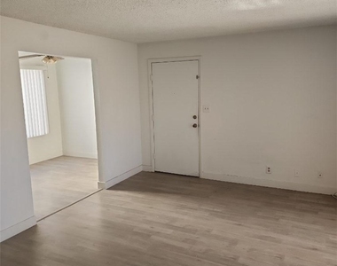 4370 Sanderling Circle - Photo Thumbnail 9