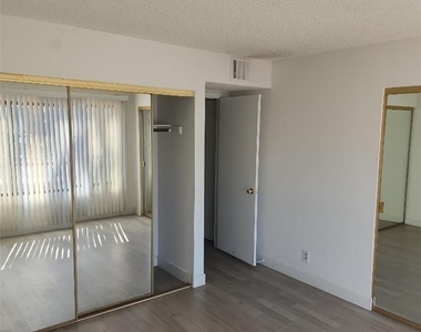 4370 Sanderling Circle - Photo Thumbnail 12