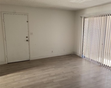 4370 Sanderling Circle - Photo Thumbnail 8