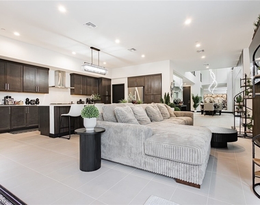 13 Promenade Isle Lane - Photo Thumbnail 4