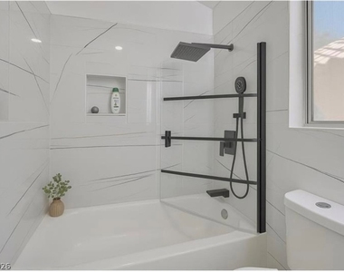8404 Shore Breeze Drive - Photo Thumbnail 9