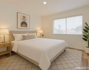8404 Shore Breeze Drive - Photo Thumbnail 13