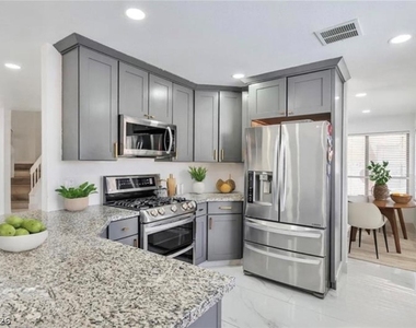 8404 Shore Breeze Drive - Photo Thumbnail 4
