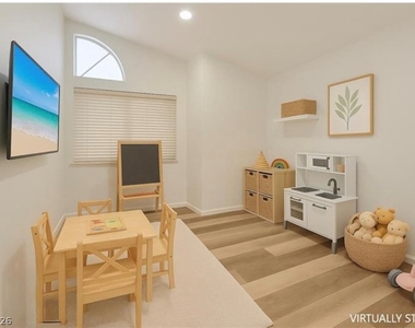 8404 Shore Breeze Drive - Photo Thumbnail 14