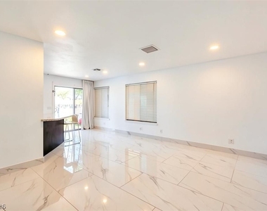 8404 Shore Breeze Drive - Photo Thumbnail 7