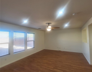560 Playa Linda Place - Photo Thumbnail 2