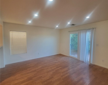 560 Playa Linda Place - Photo Thumbnail 5