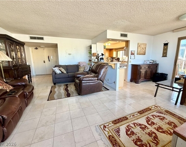 205 E Harmon Avenue - Photo Thumbnail 4