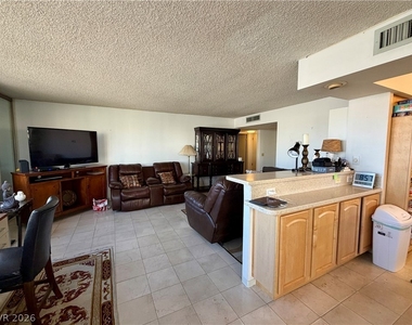 205 E Harmon Avenue - Photo Thumbnail 6