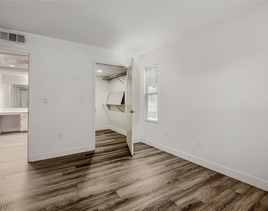 1150 N Buffalo Drive - Photo Thumbnail 16
